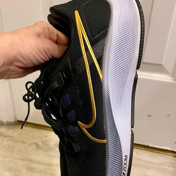 Nike Air Zoom Pegasus 38 'Black Metallic Gold Coin' CW7358-004 Women’s Size 9 - Picture 15 of 16